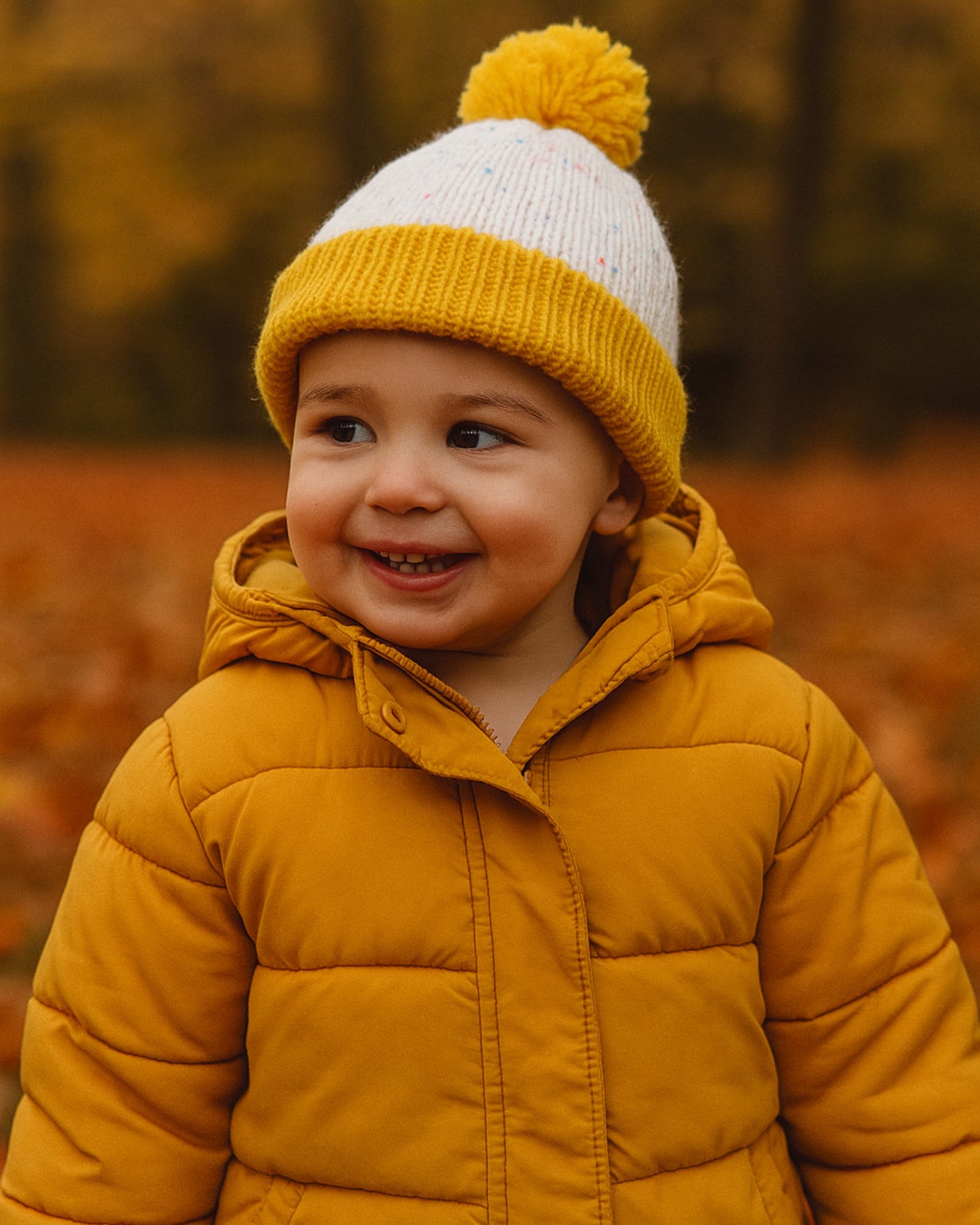 Kids two tone beanie, Yellow on kids head