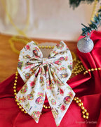 Christmas pattern hair bow on a red and gold background